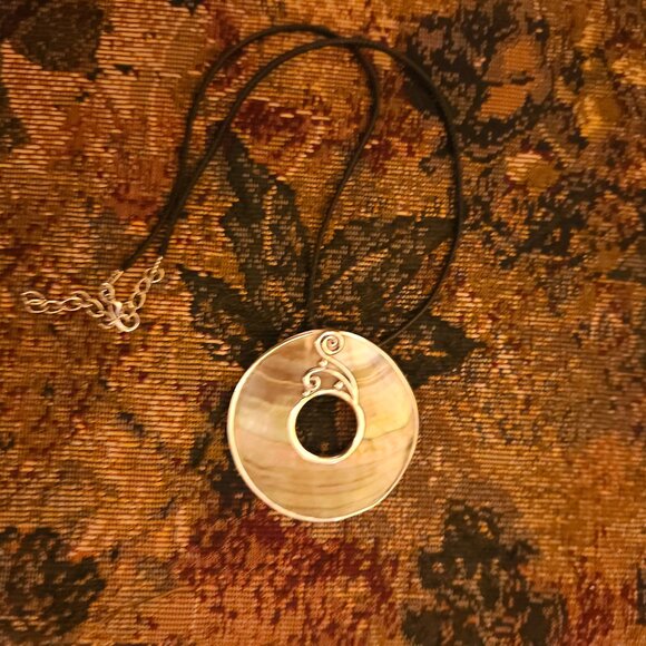 Abalone shell pendant, silver setting, wire work, vintage, artisan handmade - Picture 5 of 7